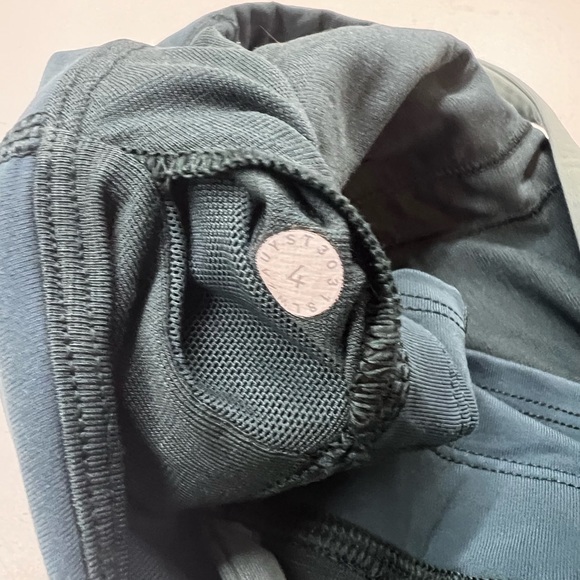 Lululemon free to be sports bra - Picture 3 of 3